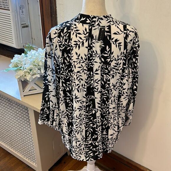 Investments black white linear vine long sleeve sheer blouse Size LP New - Picture 5 of 9